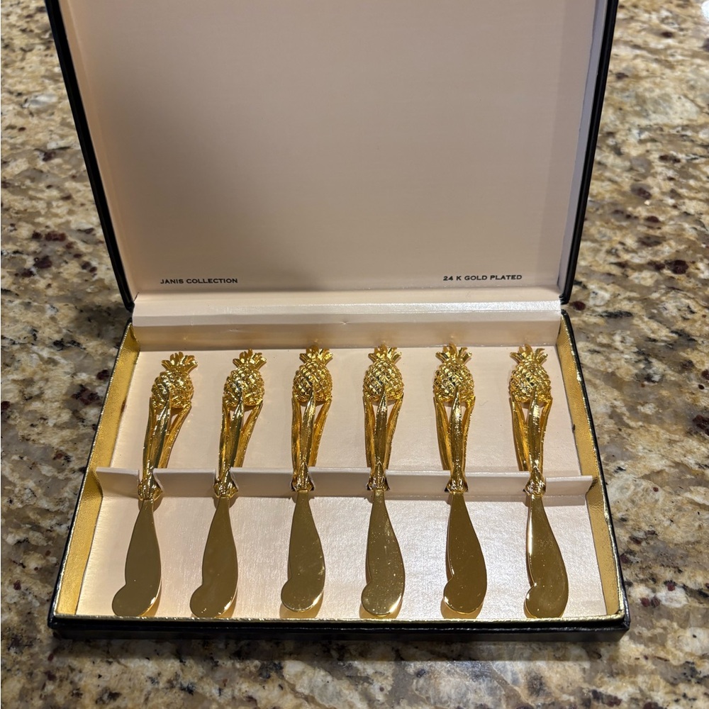 Vintage Janis Collection 24K Gold Plated Spreader Knife Set